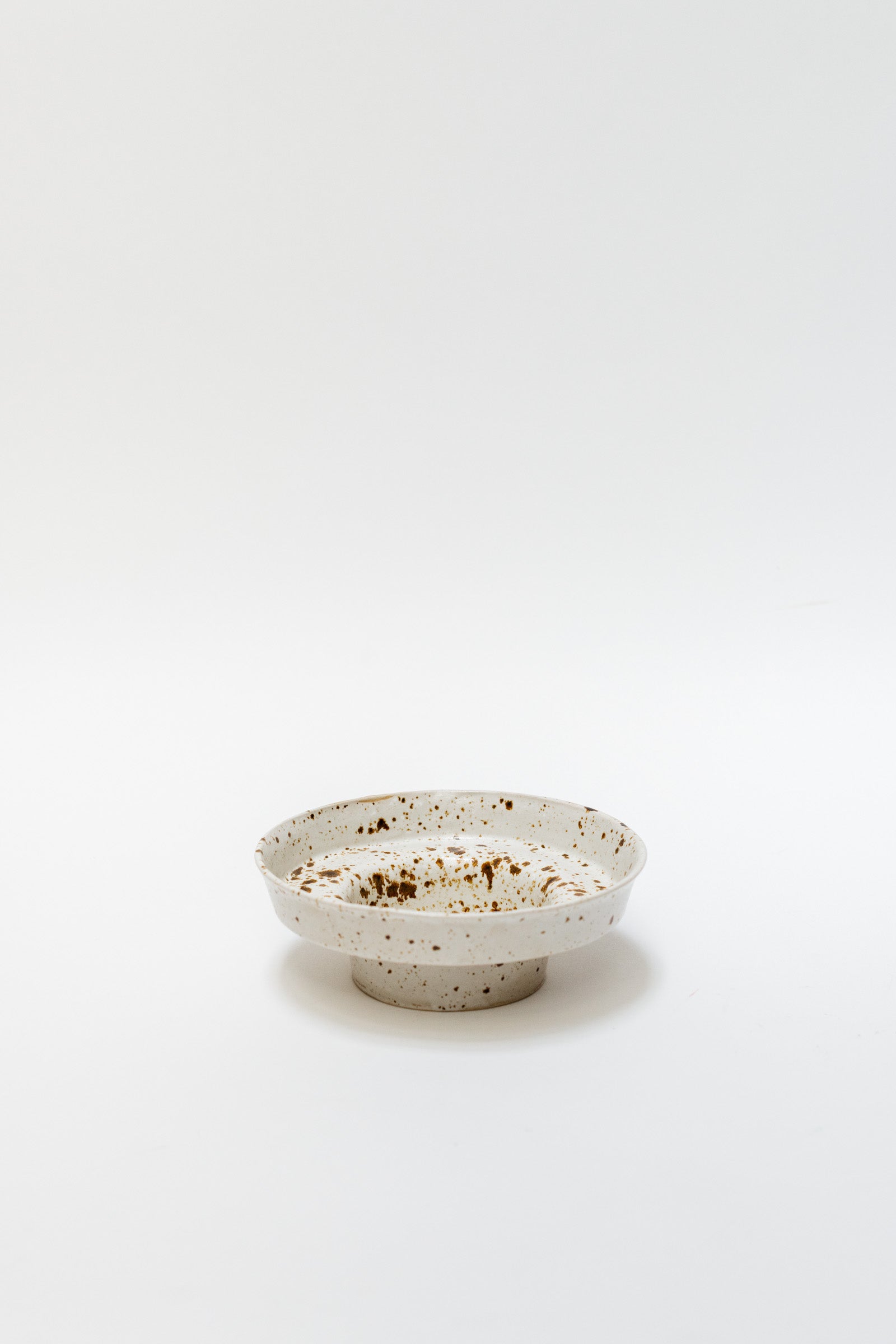 Maya Bolsens x Wilder Footed Dish, Brown Speckle