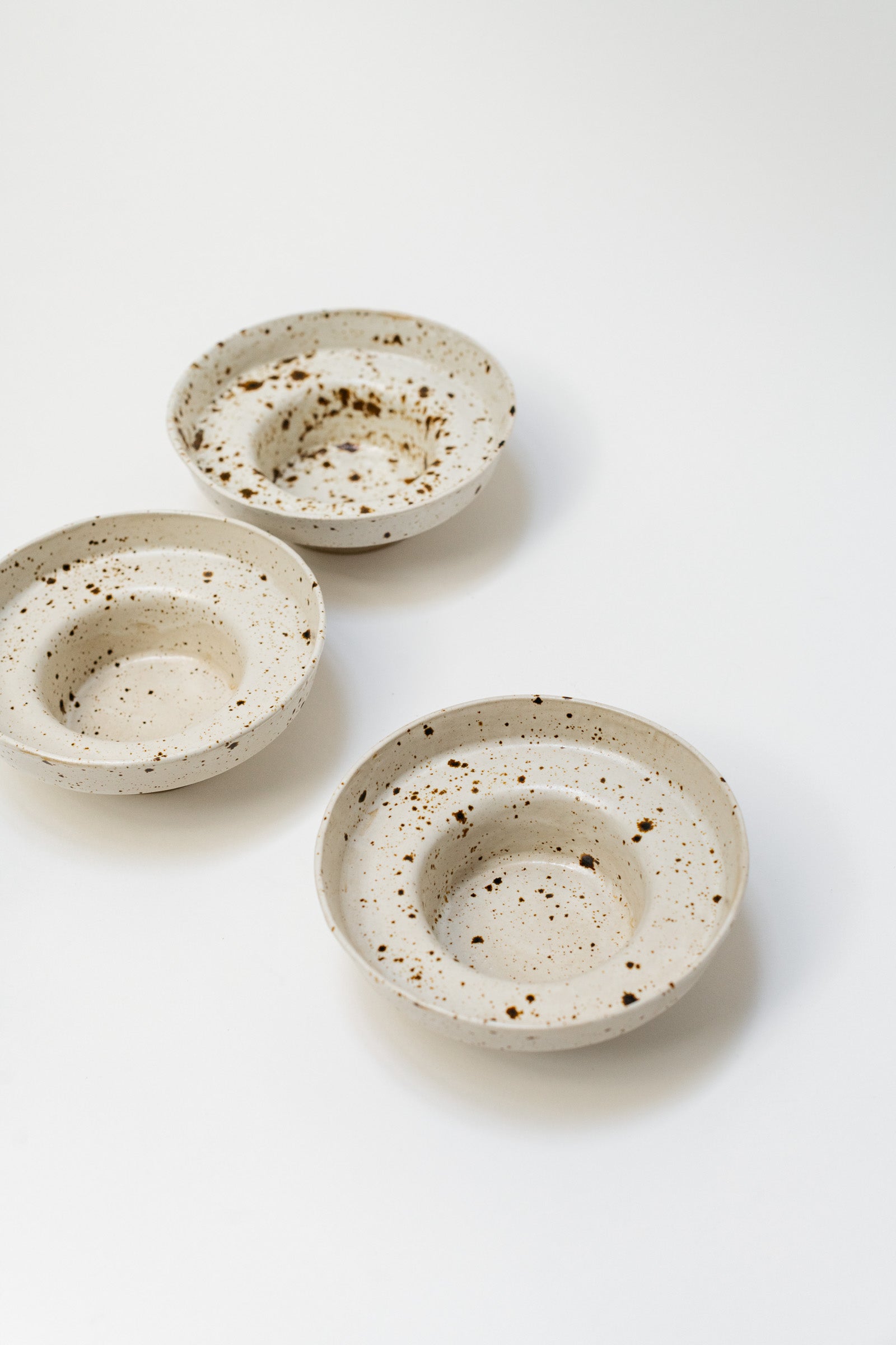 Maya Bolsens x Wilder Footed Dish, Brown Speckle