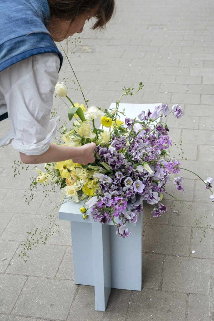 Seasonal, local funeral flower pieces by Wilder Antwerp