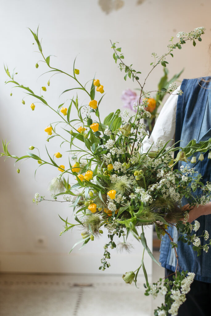 Seasonal, local funeral flower pieces by Wilder Antwerp