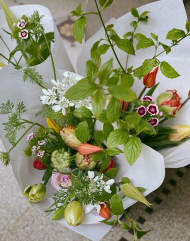 Sustainable flower deliveries at home in Antwerp - Spring bouquet