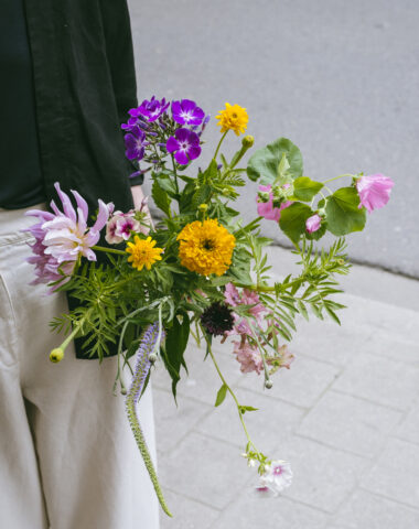 Levering aan huis van bloemen in Antwerpen, seizoensboeket met lokale bloemen