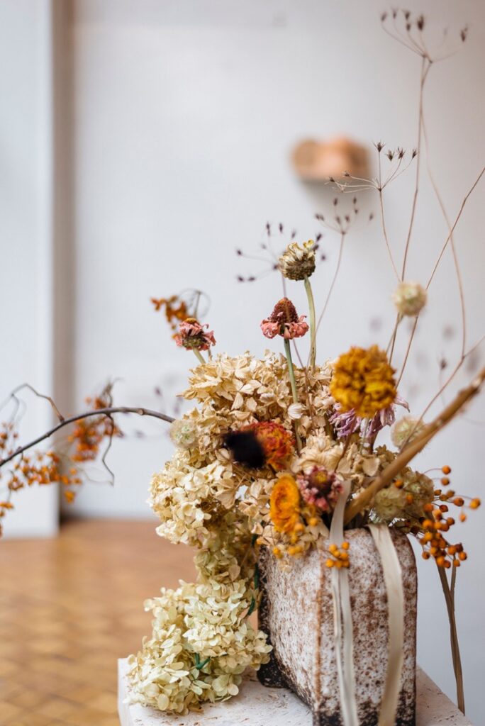 Dried flower arrangement by Wilder Antwerp