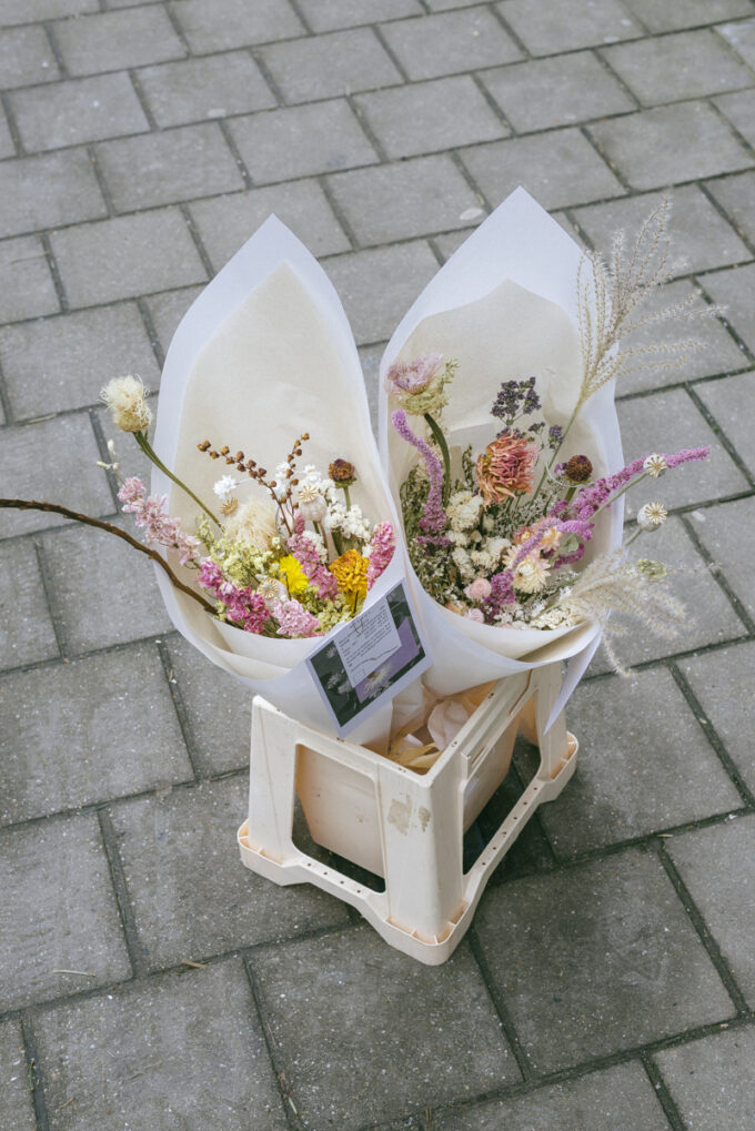 Dried bouquet with local, organic flowers for Antwerp delivery by Wilder - yellow/ pink / orange mix andlilac / cream / rusty mix