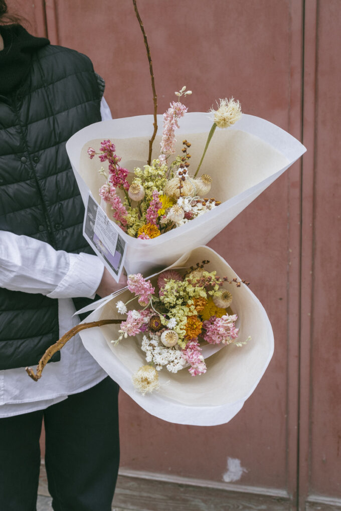 Dried bouquet with local, organic flowers for Antwerp delivery by Wilder - yellow / pink mix