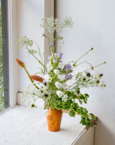 Playful fresh bouquet with local, seasonal summer flowers for a Wedding in June by Wilder Antwerp