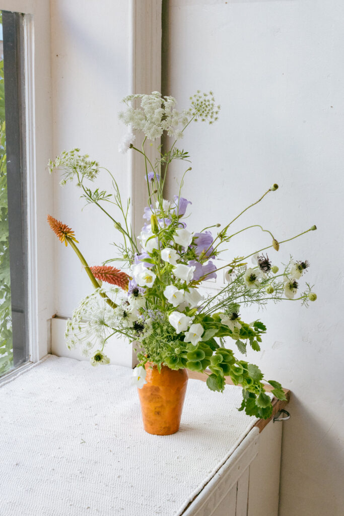 Playful fresh bouquet with local, seasonal summer flowers for a Wedding in June by Wilder Antwerp