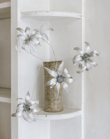 Zilveren papieren bloemen handgemaakt door Wilder