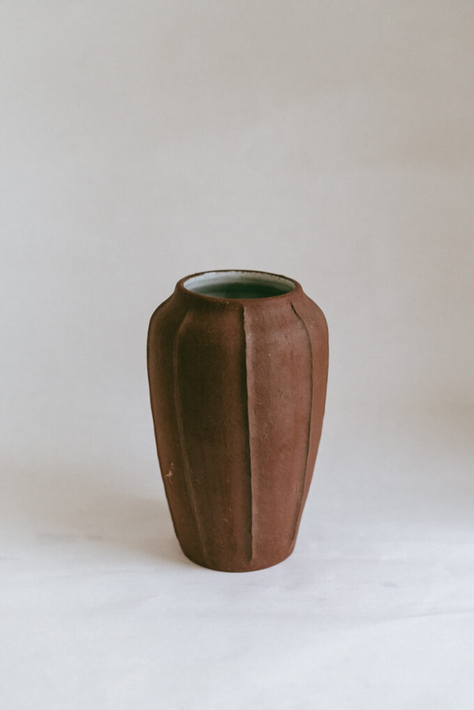Vintage brown ribbed ceramic vase at Wilder Antwerp