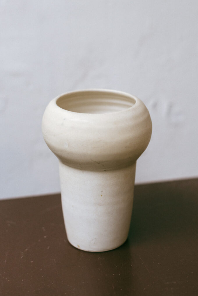 Cream vintage vase at WIlder Antwerp