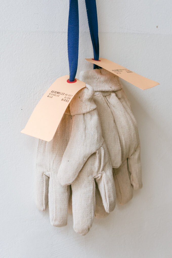 Aromatic glove, handmade by Chaja Dams from Winckle
