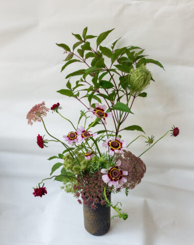 Fresh flower arrangement with local, seasonal flowers by Wilder Antwerp